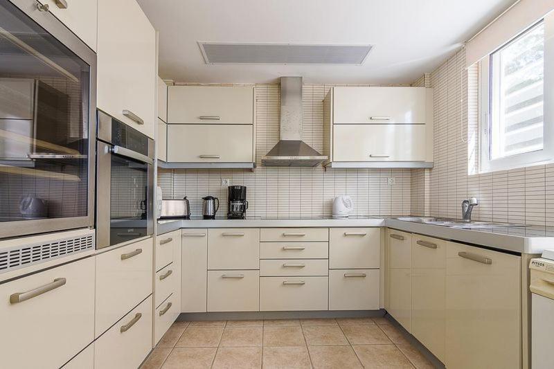 Sunset Spacious Maisonette With Pool *