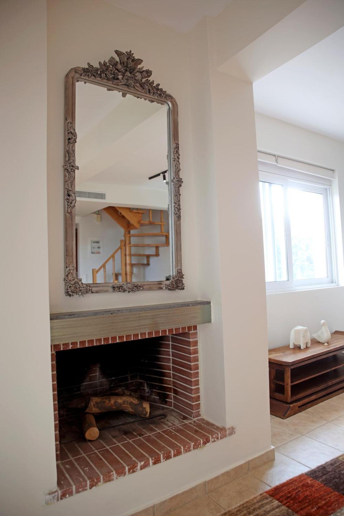 Sunset Spacious Maisonette With Pool Apartment *