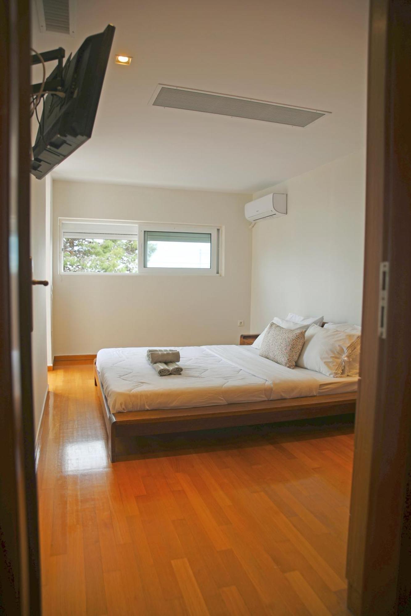 Sunset Spacious Maisonette With Pool *