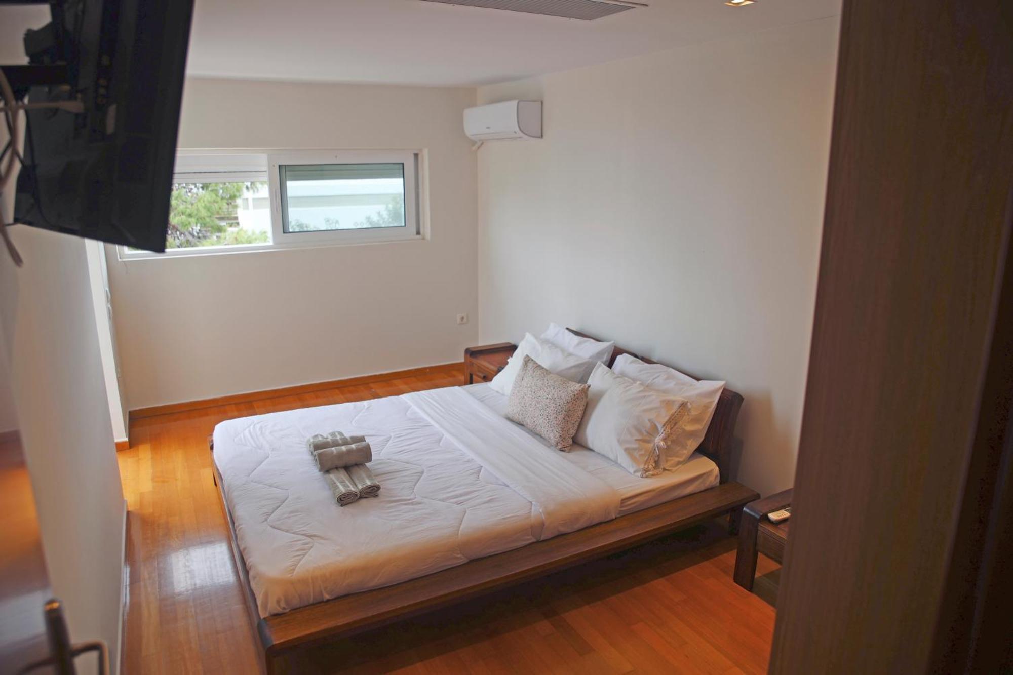 Sunset Spacious Maisonette With Pool